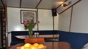 Living room | DVD player - Comfortable Boat in Groningen With Barbecue (Groningen)
