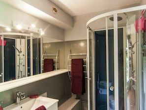 House | Bathroom | Shower - Peaceful Holiday Home in Carsac-aillac With Swimming Pool (Carsac-Aillac)