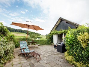 House | Balcony - Nostalgic Holiday Accommodation on the Outskirts of the Village of Mechelen in South Limburg (Mechelen)