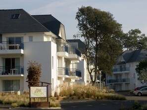 Exterior - Comfy Apartment With Dishwasher in Harbor Town (Pornichet)