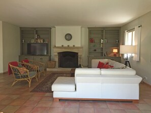 Villa | Wohnzimmer | Kamin