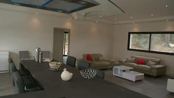 Villa | Dining