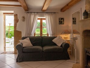 Living room - Peaceful Stay With Pool (Badefols-d'Ans)