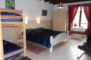 Rumah | 3 kamar tidur dan dilengkapi dengan perabotan berbeda-beda