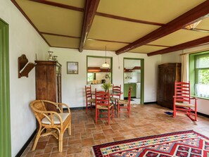Dining - Quaint Holiday Home in Warffum With Garden (Warffum)