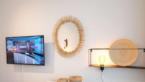 1 bedroom, bed sheets - Sun-drenched Beachside Apartment in Scheveningen (The Hague)