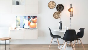 Dining - Sun-drenched Beachside Apartment in Scheveningen (The Hague)