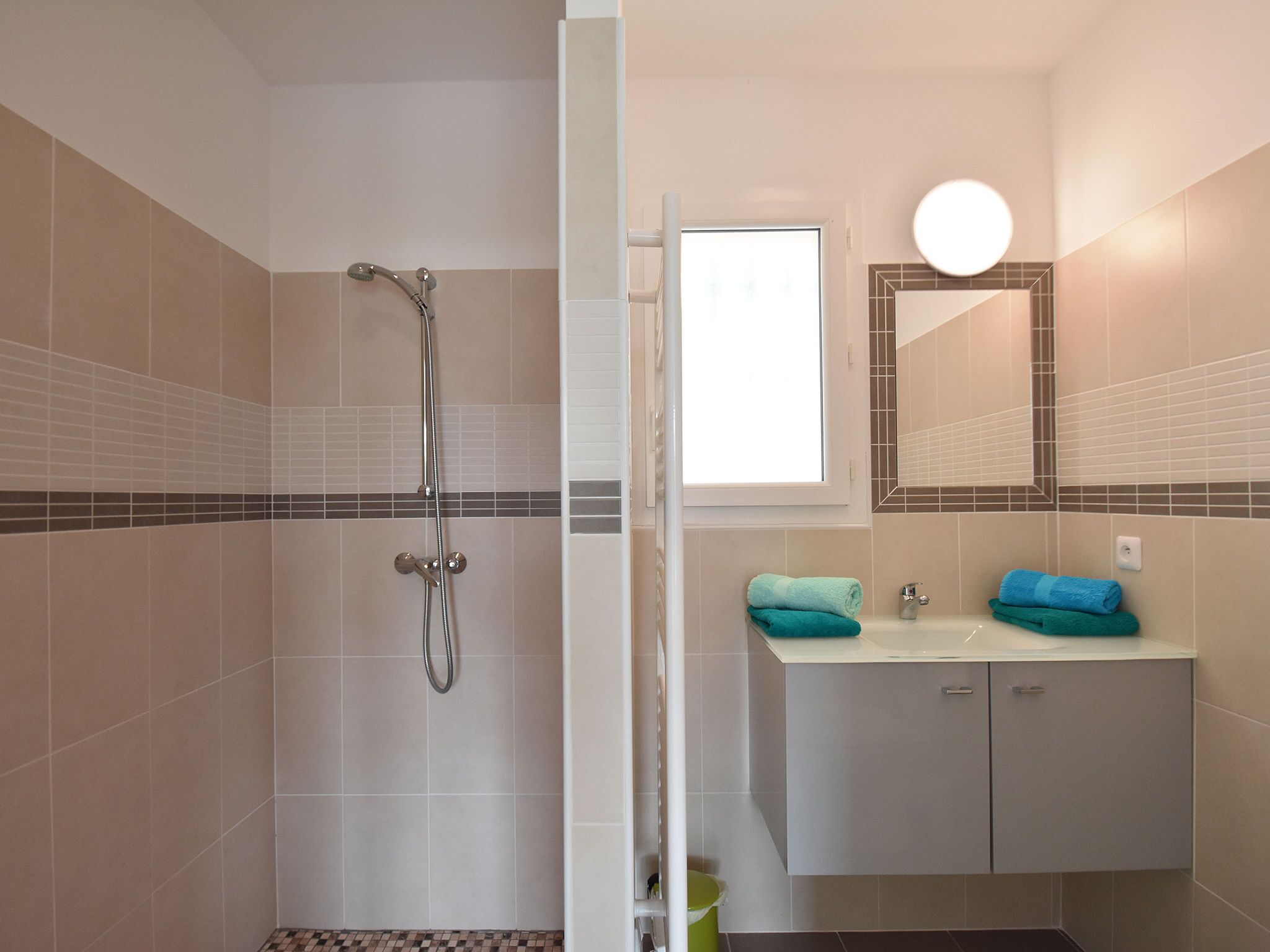 Vila | Kamar mandi | Kombinasi shower/bathtub dan handuk