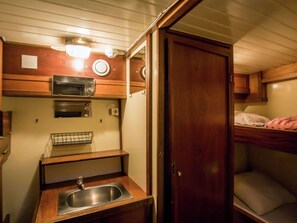 Mobile Home | Bathroom | Shower - Unique Boat in Rotterdam near Town Center (Rotterdam)