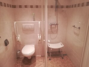 House | Bathroom | Bathtub - Wonderful Mansion in Aalten With Fenced Garden (Aalten)