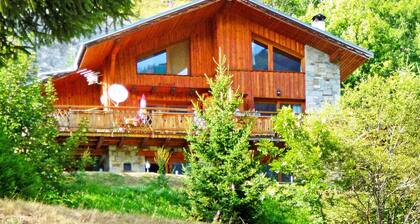 Comfy Chalet in Champagny-en-vanoise Near Ski Area
