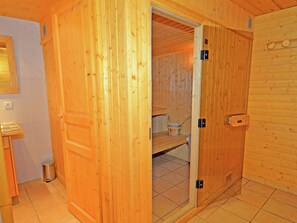 Spa - Comfy Chalet in Champagny-en-vanoise Near Ski Area (Champagny-en-Vanoise)