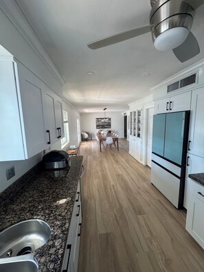 Interior - Walk or Bike to Old Town Scottsdale in a Quiet, Clean & Contemporary Sanctuary (Scottsdale)