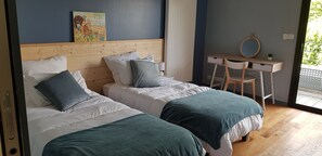 3 bedrooms, iron/ironing board, WiFi, wheelchair access - Architect-designed house with jacuzzi, hammam, gym, solarium.... (Erquy)