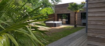 Architect-designed house with jacuzzi, hammam, gym, solarium....