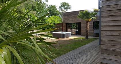 Architect-designed house with jacuzzi, hammam, gym, solarium....