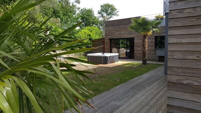 Architect-designed house with jacuzzi, hammam, gym, solarium....