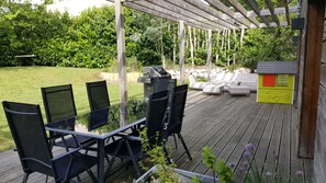 Outdoor dining - Architect-designed house with jacuzzi, hammam, gym, solarium.... (Erquy)