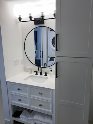 Bathroom - Noxapaga Suites (Nome)