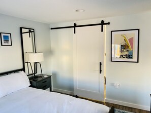 Studio Suite Executive (Trout Suite) | Két bảo mật tại phòng, trang trí khác biệt