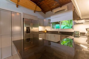 Coffee/tea maker, fridge, microwave, oven - Robins Nest,  Walk to Surfing Beach (Nosara)