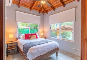 3 bedrooms, in-room safe, WiFi, bed sheets - Robins Nest,  Walk to Surfing Beach (Nosara)