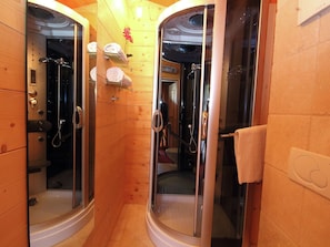 Combined shower/bathtub, towels - Beautiful Chalet in St Johann Tyrol With Private Terrace (Sankt Johann in Tirol)