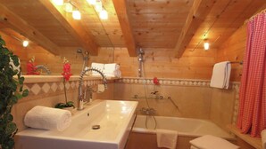 Combined shower/tub, towels - Beautiful Chalet in St Johann Tyrol With Private Terrace (Sankt Johann in Tirol)