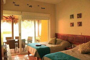 3 bedrooms, iron/ironing board, free WiFi, bed sheets - Villas Playa Blanca Zihuatanejo Guerrero Mexico hermosa villa sobre la playa (Playa Blanca Zihuatanejo)