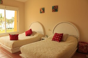 3 slaapkamers, een strijkplank/strijkijzer, gratis wifi, beddengoed