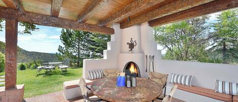 تناول الطعام بالخارج