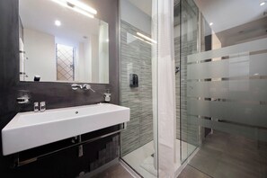Habitación Deluxe | Colchones viscoelásticos, minibar, caja fuerte y escritorio