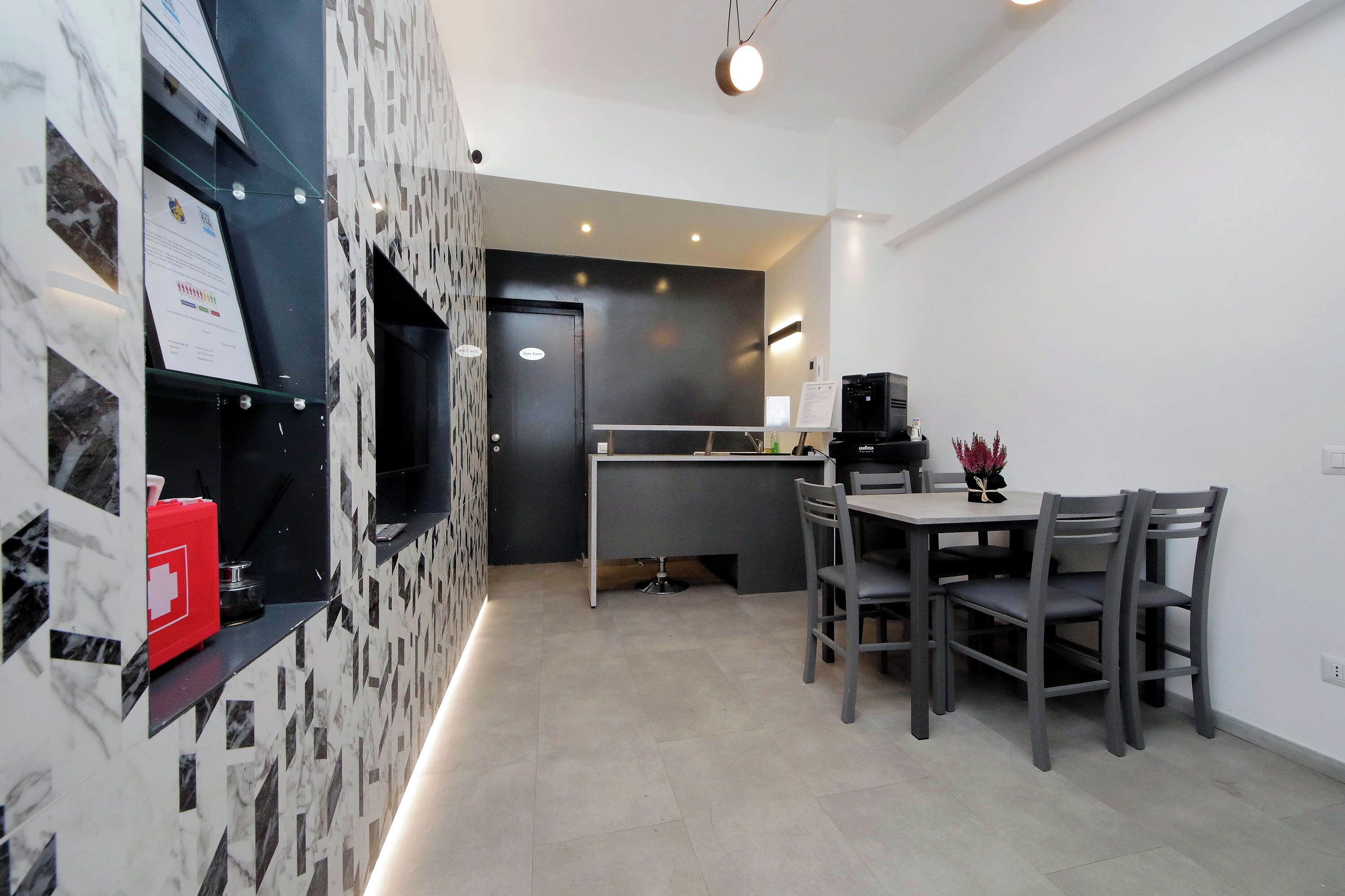 Mini-fridge, espresso maker, coffee/tea maker, electric kettle