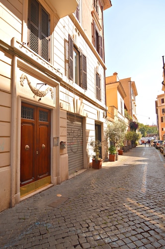 Romaresidence Trastevere Guesthouse