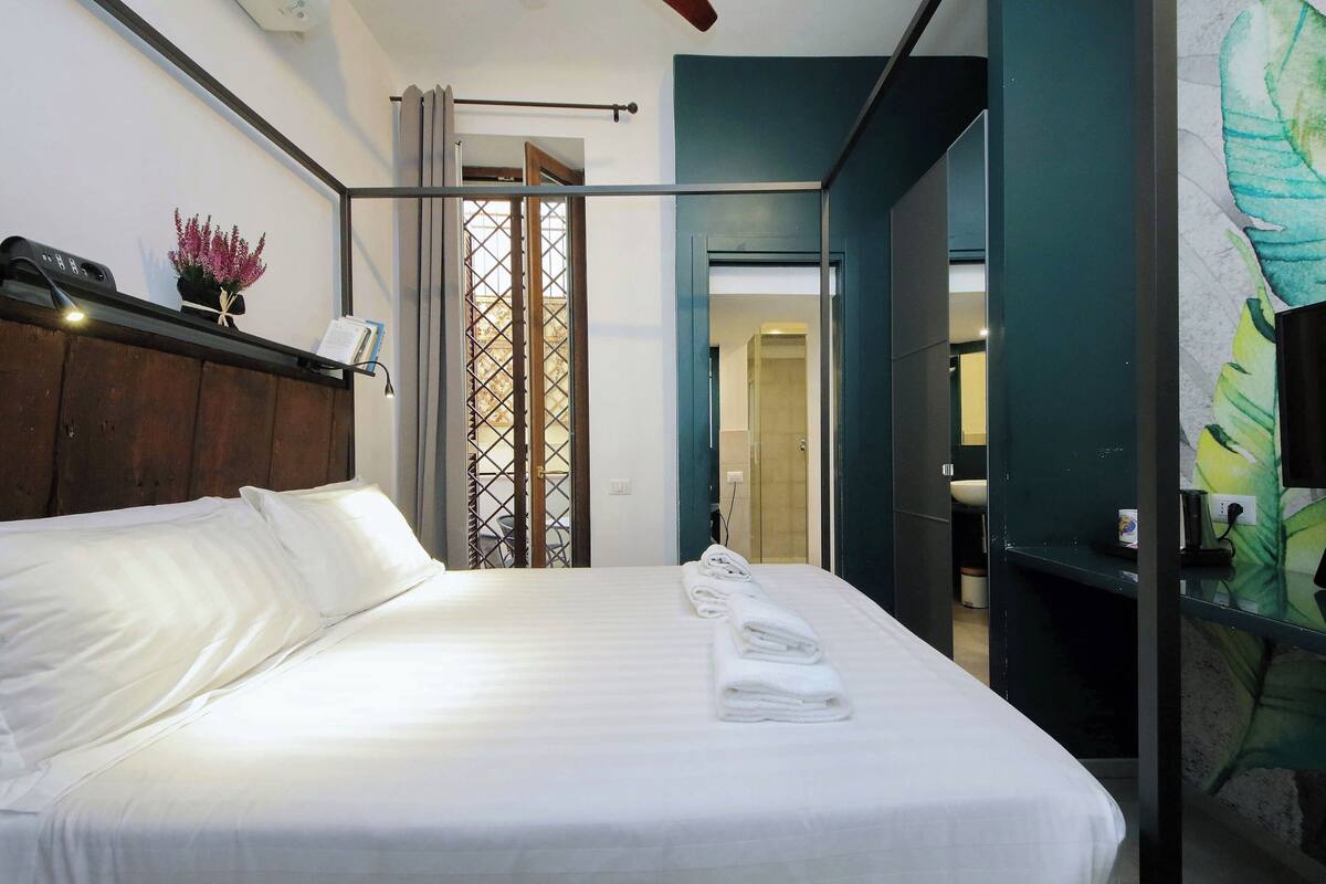 Comfort kamer | Bedden met traagschuimmatrassen, een minibar, een kluis op de kamer