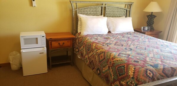 A hotel room with a bed, a nightstand, a microwave, and a small refrigerator. - **Lakeview*Boatslip**Mini Golf Course** (Kingsland)