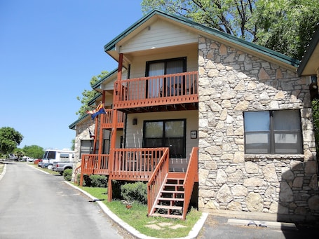 Exterior. Private Room W/Deck**MiniFridge&Microwave