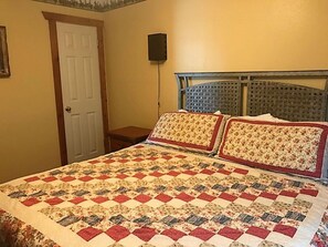1 dormitorio, tabla de planchar con plancha, wifi y ropa de cama