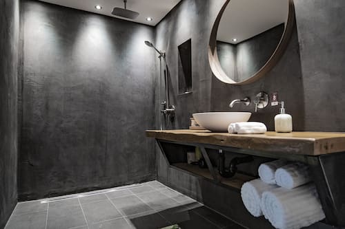 Studio | Bathroom