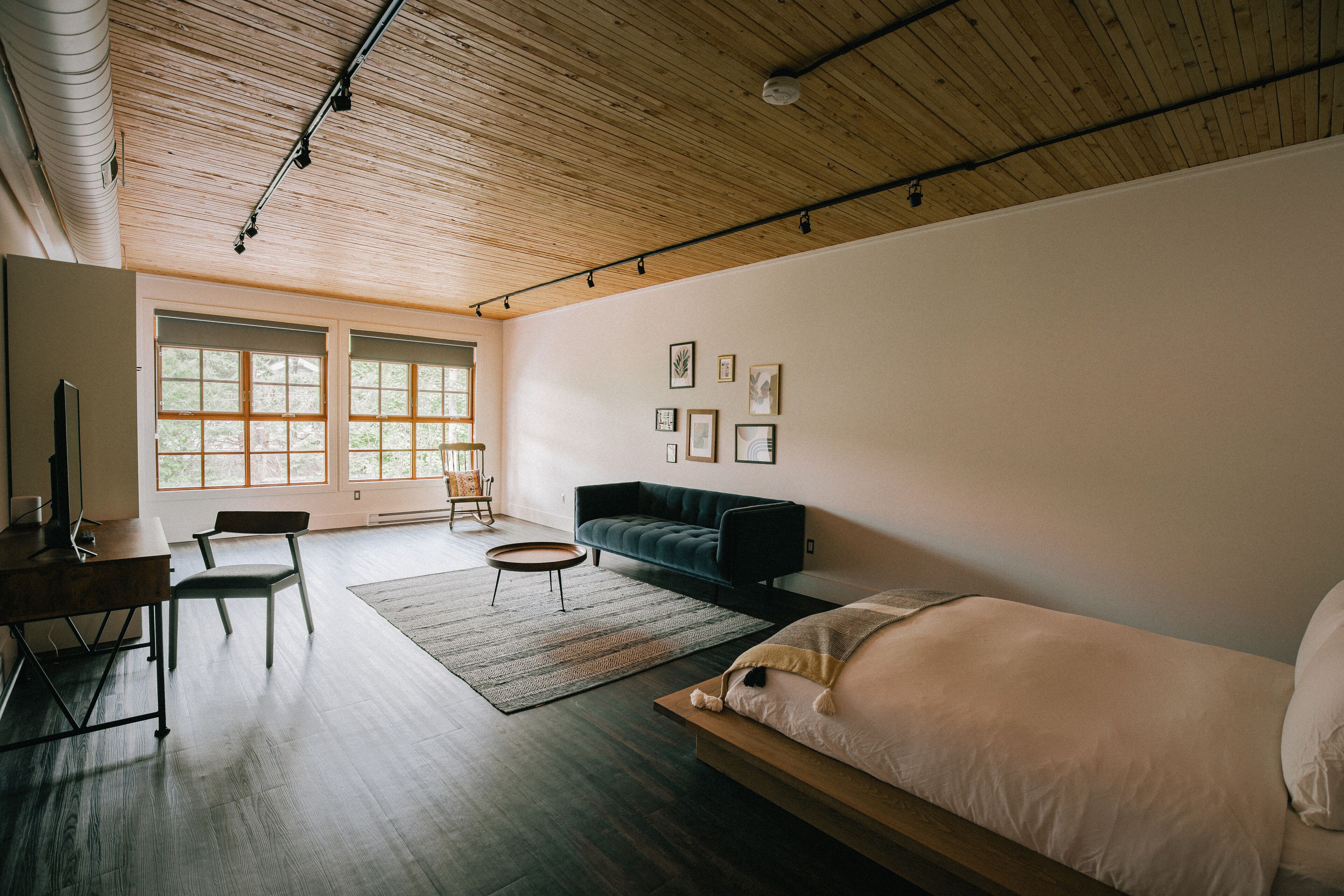 1 bedroom, minibar, individually decorated, desk