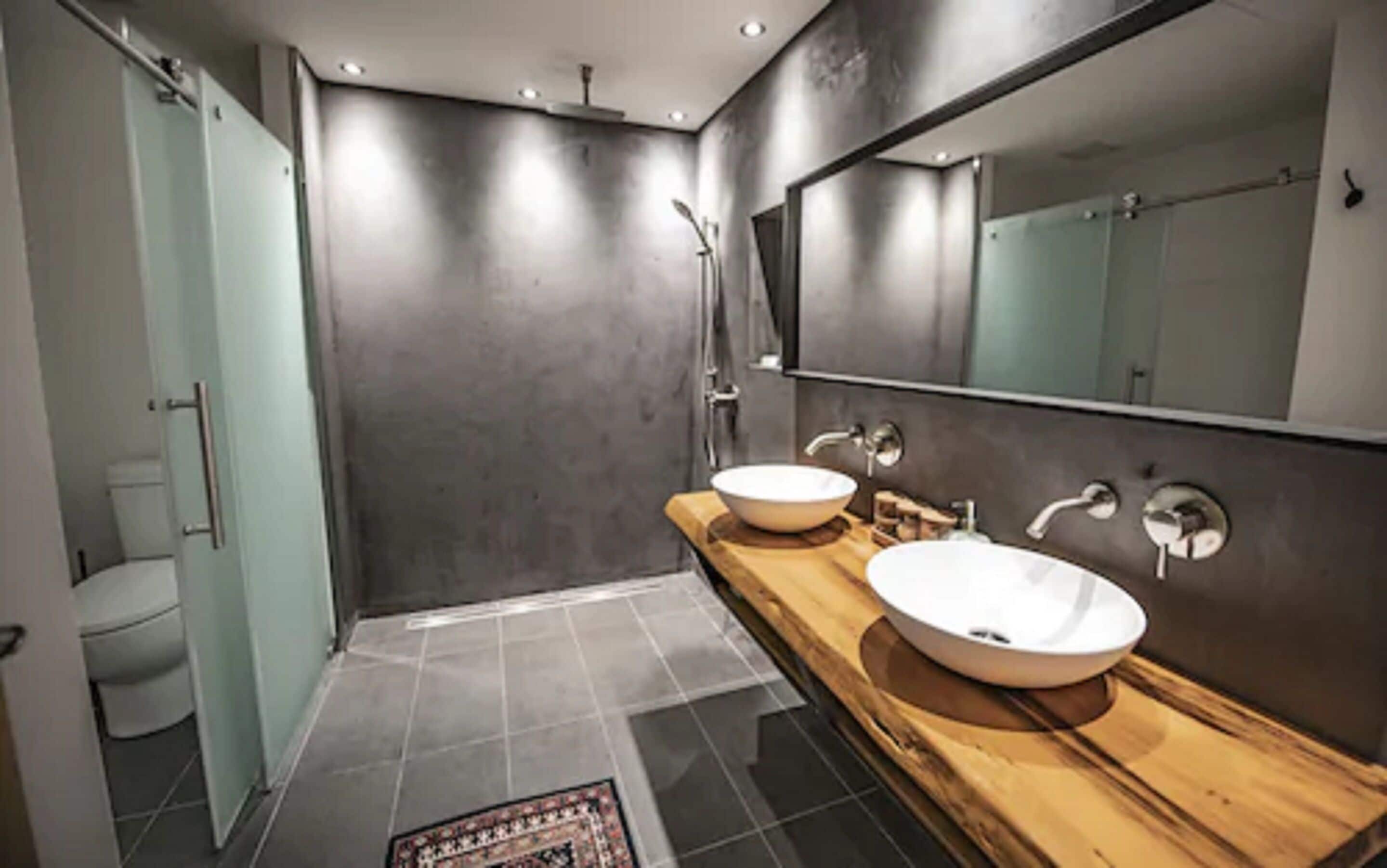 shower, rainfall showerhead, free toiletries, hair dryer