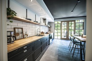 Coffee/tea maker, electric kettle - Lofts du Village (Chelsea)