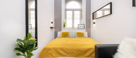 4 bedrooms, in-room safe, iron/ironing board, free WiFi