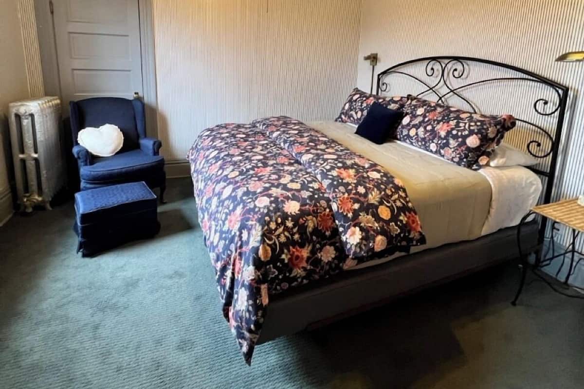 1 bedroom, individually decorated, individually furnished