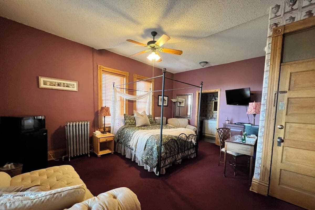 1 bedroom, individually decorated, individually furnished