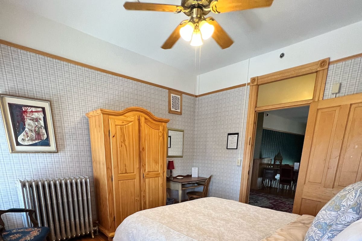 1 bedroom, individually decorated, individually furnished