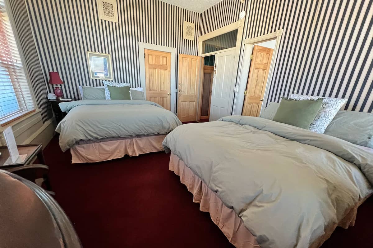 1 bedroom, individually decorated, individually furnished