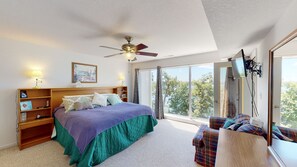 2 bedrooms, free WiFi, bed sheets - Regatta Bay 320 - Park-like setting in Regatta Bay (Village of Four Seasons)