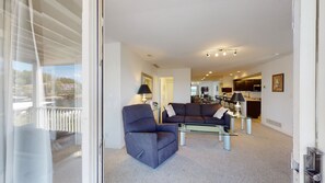 Smart TV, fireplace, stereo - Regatta Bay 320 - Park-like setting in Regatta Bay (Village of Four Seasons)