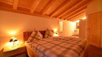 2 bedrooms, iron/ironing board, free WiFi